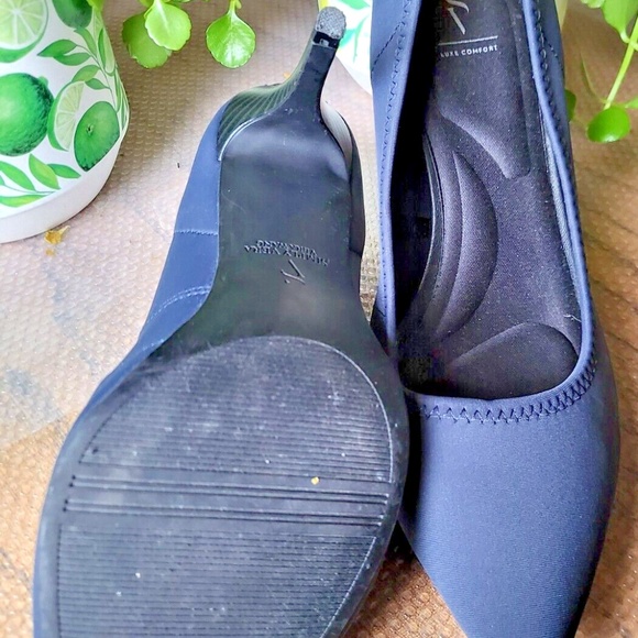 Simply Vera Vera Wang Stevie All-Over Stretch Heels Shoes Pumps Black sz 9 Navy - Picture 5 of 7